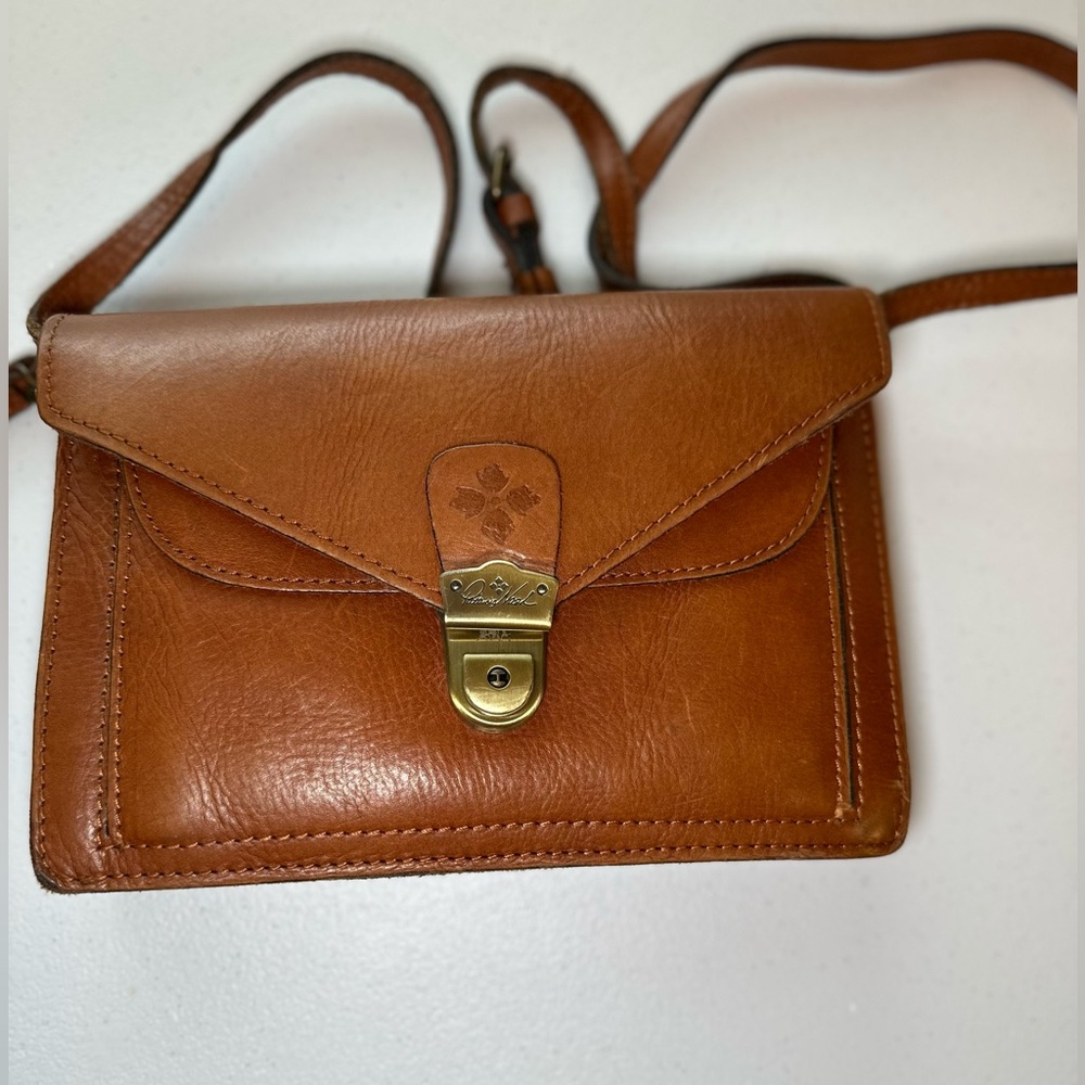 Brown Leather Crossbody Bag with Classic Design
